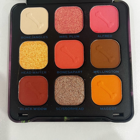 Vibrant Eyeshadow Palette with Mirror - Picture 2 of 4